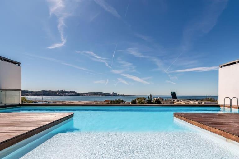 Апартаменти Guestready - Alges Apt With Stunning Rooftop Pool Екстер'єр фото
