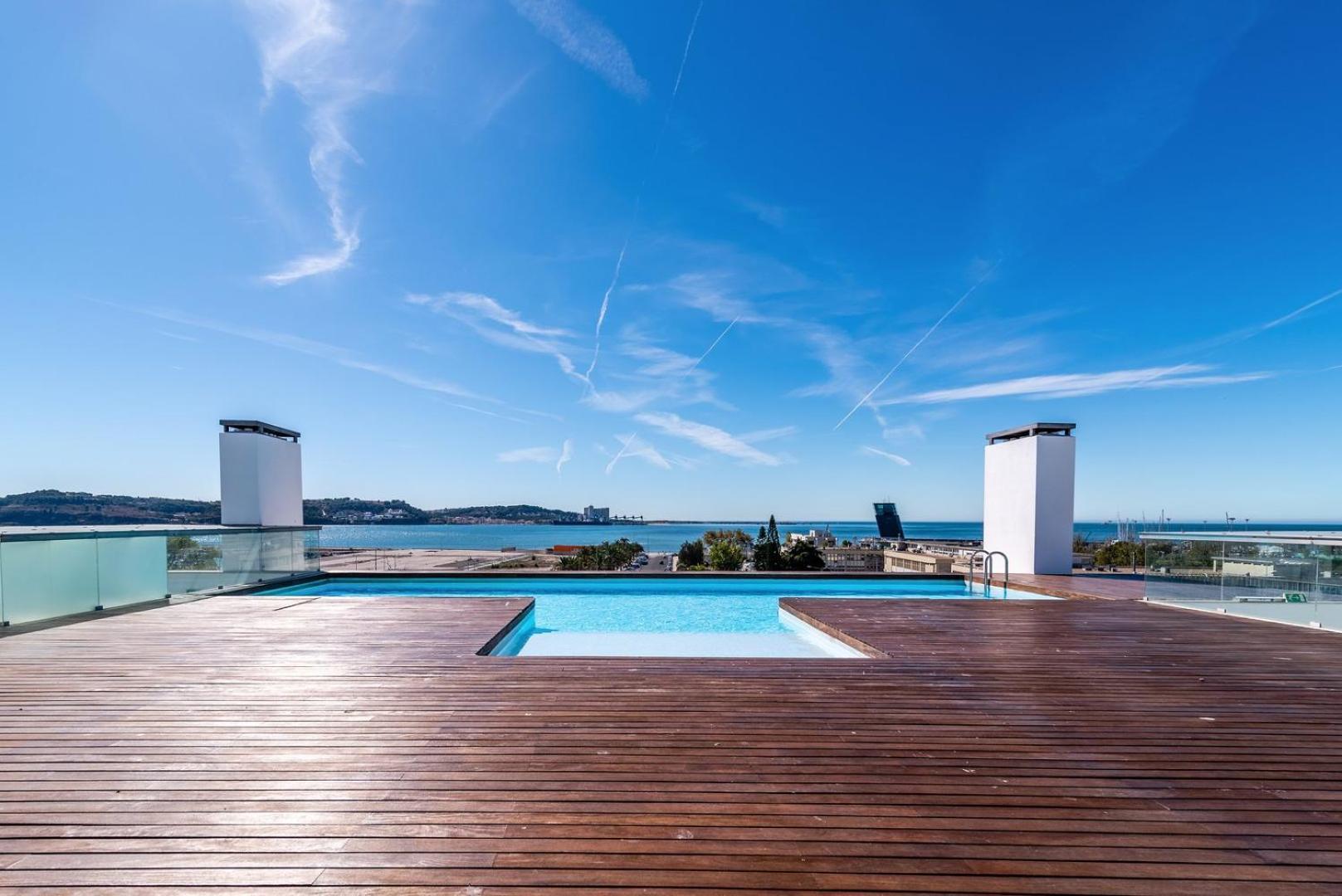 Апартаменти Guestready - Alges Apt With Stunning Rooftop Pool Екстер'єр фото